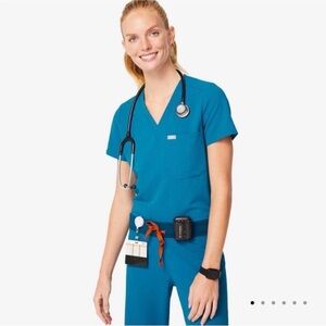 ✨ Figs Limited Edition Alps Blue Cantina Short Sleeve Scrub Top XXS